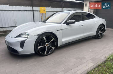 Седан Porsche Taycan 2024 в 