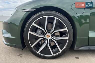 Седан Porsche Taycan 2024 в 