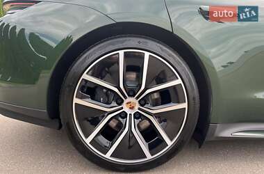 Седан Porsche Taycan 2024 в 