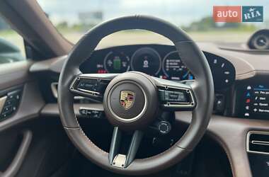 Седан Porsche Taycan 2024 в 