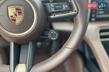 Седан Porsche Taycan 2024 в 