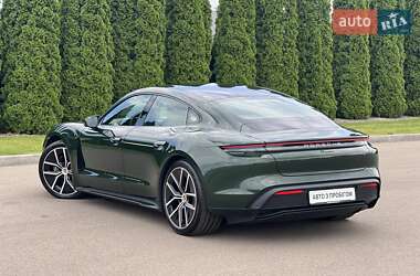 Седан Porsche Taycan 2024 в 