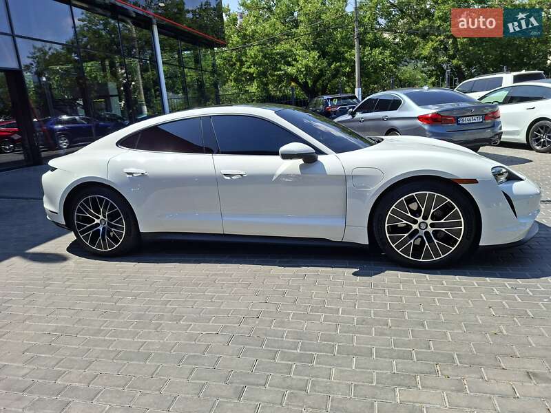 Седан Porsche Taycan 2021 в Одесі