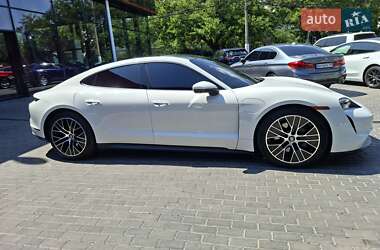Седан Porsche Taycan 2021 в 