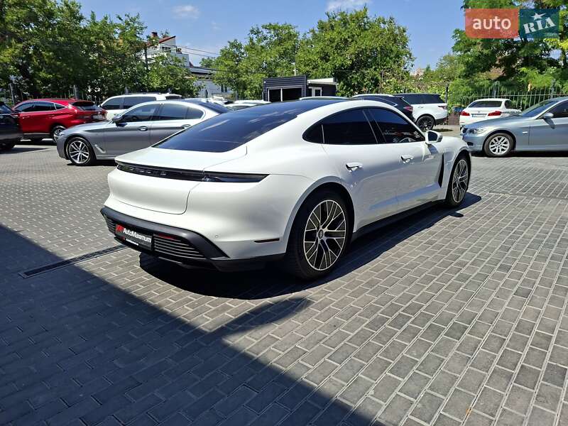 Седан Porsche Taycan 2021 в Одесі