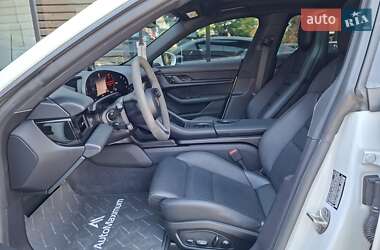 Седан Porsche Taycan 2021 в 