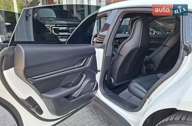 Седан Porsche Taycan 2021 в 