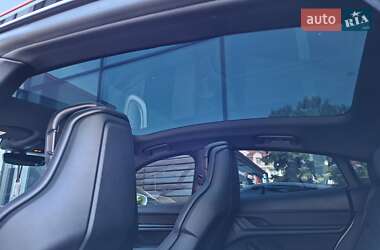Седан Porsche Taycan 2021 в 