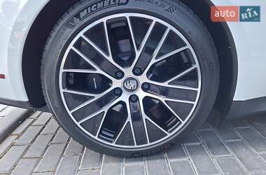 Седан Porsche Taycan 2021 в 