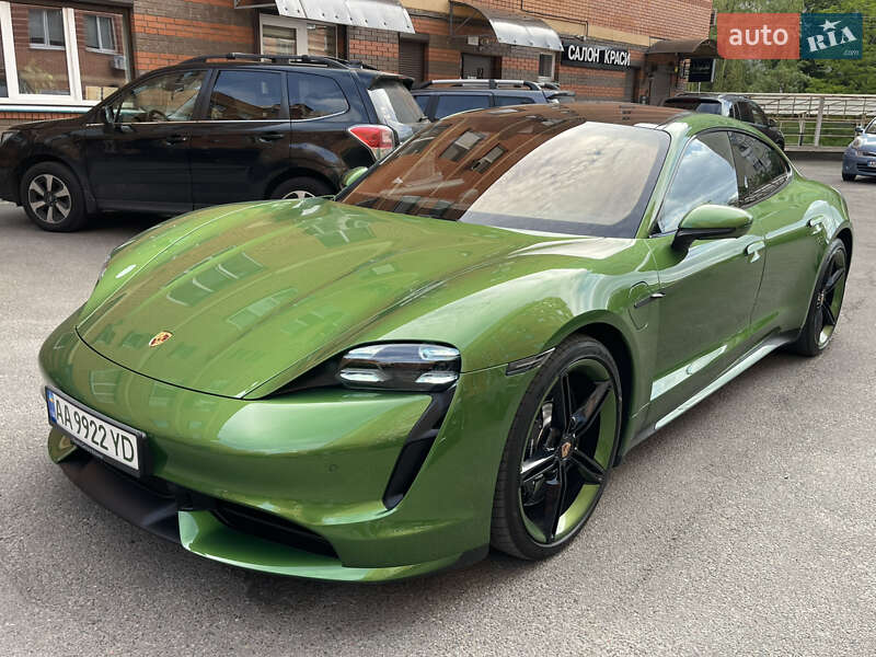 Седан Porsche Taycan 2020 в 