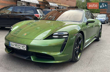 Седан Porsche Taycan 2020 в 