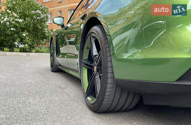 Седан Porsche Taycan 2020 в 