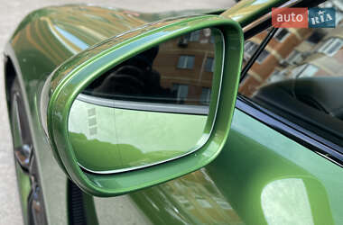 Седан Porsche Taycan 2020 в 