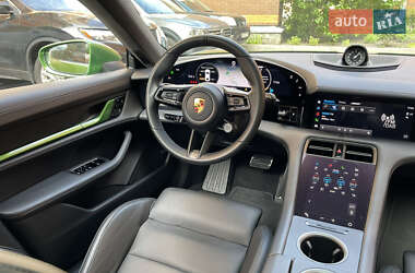 Седан Porsche Taycan 2020 в 