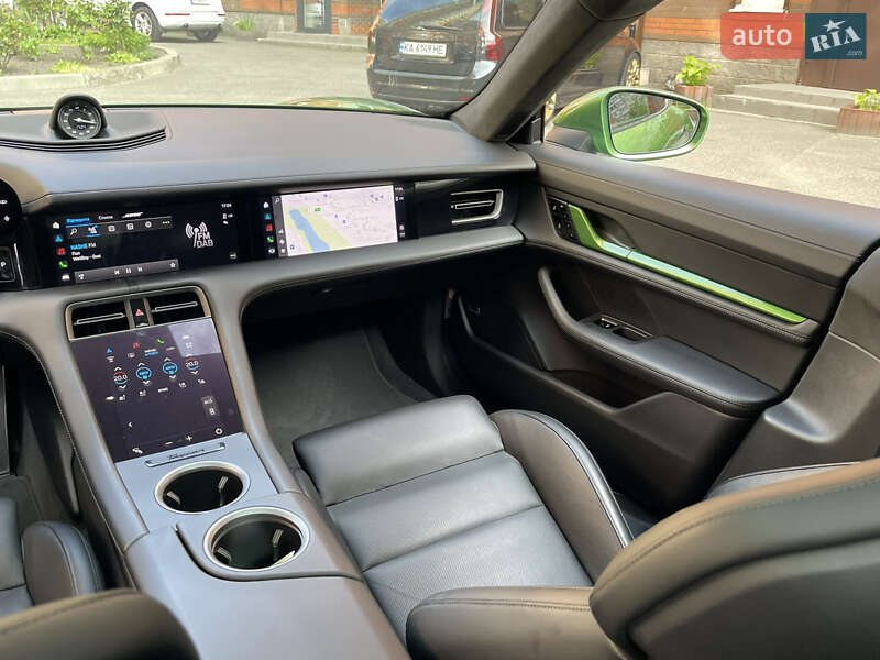 Седан Porsche Taycan 2020 в Киеве фото 40 Седан Porsche Taycan 2020 в Киеве