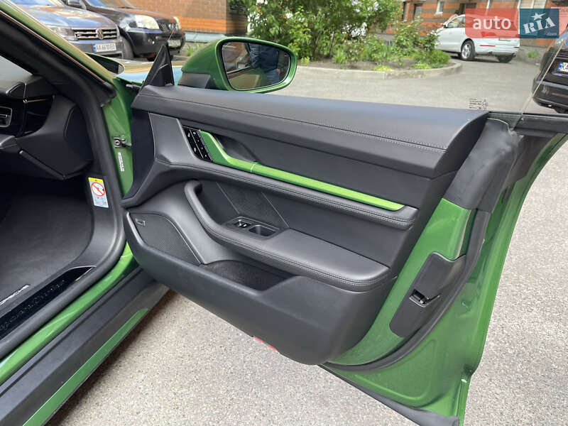 Седан Porsche Taycan 2020 в Киеве фото 53 Седан Porsche Taycan 2020 в Киеве