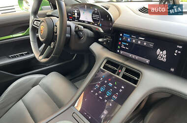 Седан Porsche Taycan 2020 в 