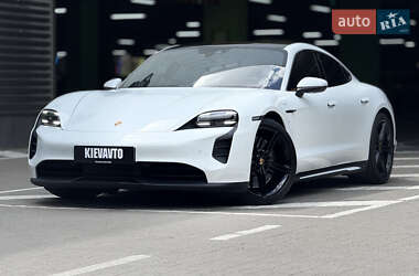 Седан Porsche Taycan 2020 в 