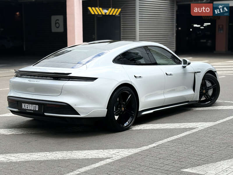 Седан Porsche Taycan 2020 в Києві