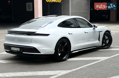 Седан Porsche Taycan 2020 в 