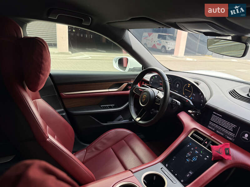 Седан Porsche Taycan 2020 в Києві
