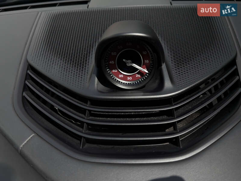 Седан Porsche Taycan 2020 в Києві