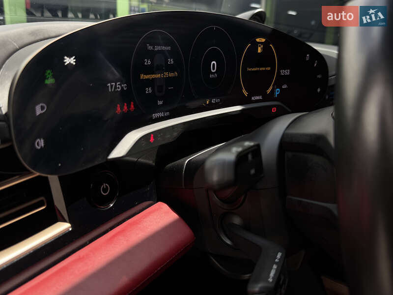 Седан Porsche Taycan 2020 в Києві