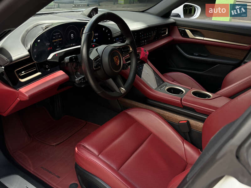 Седан Porsche Taycan 2020 в Києві
