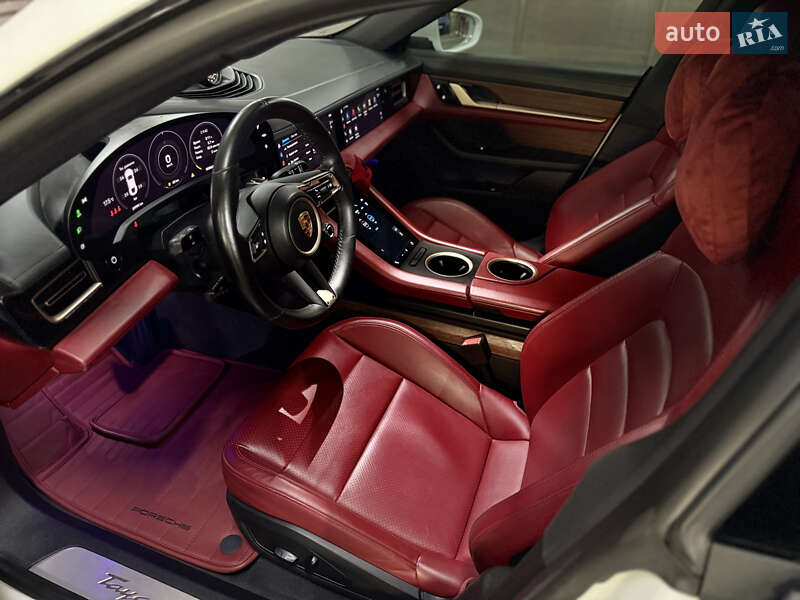 Седан Porsche Taycan 2020 в Києві