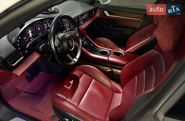 Седан Porsche Taycan 2020 в 