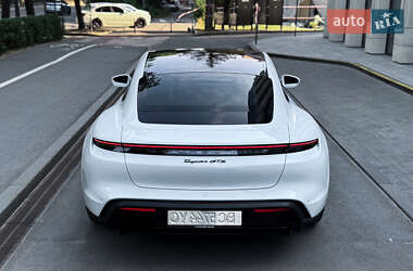 Седан Porsche Taycan 2023 в 
