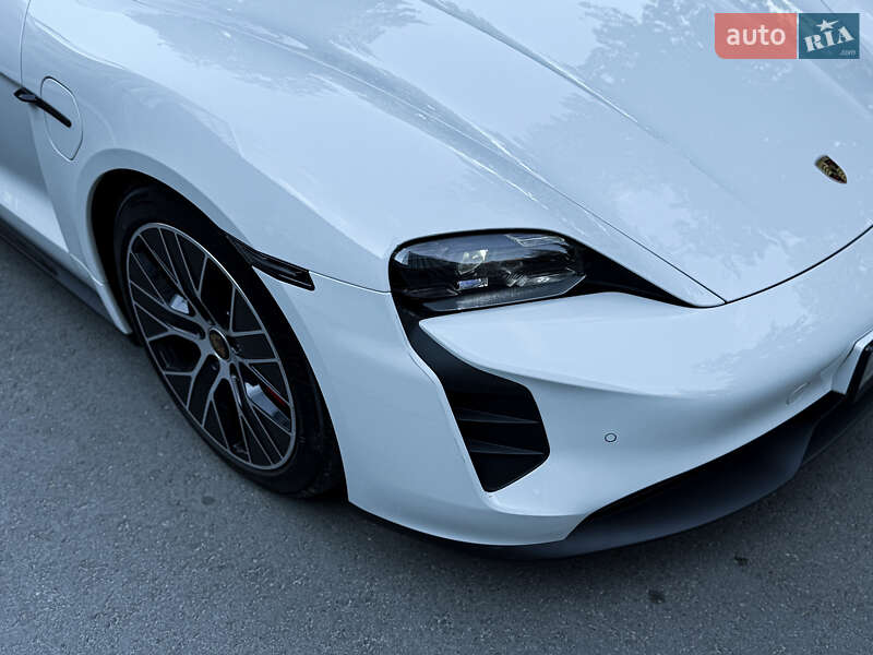 Седан Porsche Taycan 2023 в Львові