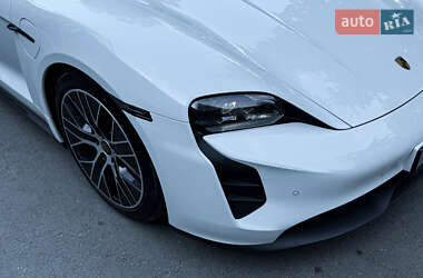 Седан Porsche Taycan 2023 в 