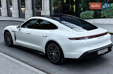 Седан Porsche Taycan 2023 в 