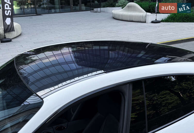 Седан Porsche Taycan 2023 в Львові