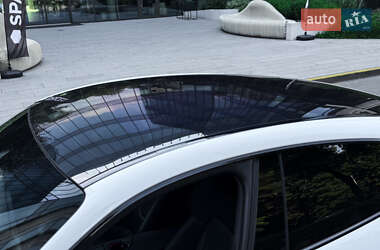 Седан Porsche Taycan 2023 в 