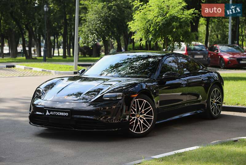 Седан Porsche Taycan 2023 в 