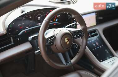 Седан Porsche Taycan 2023 в 