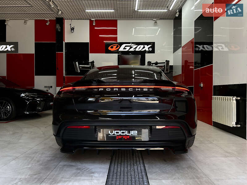 Седан Porsche Taycan 2022 в Одесі