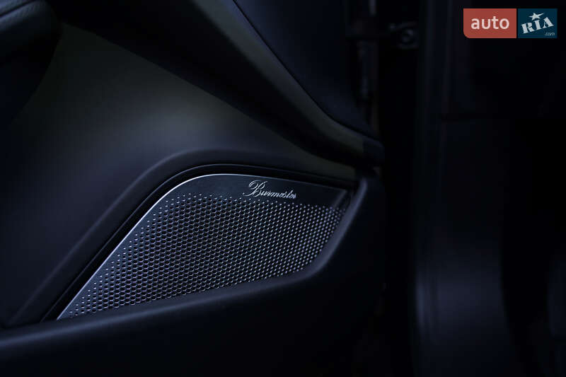 Седан Porsche Taycan 2022 в Києві