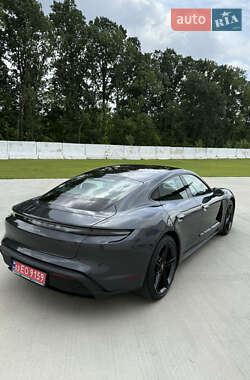 Седан Porsche Taycan 2021 в 