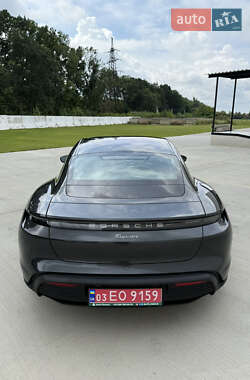 Седан Porsche Taycan 2021 в 