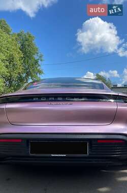Седан Porsche Taycan 2020 в 