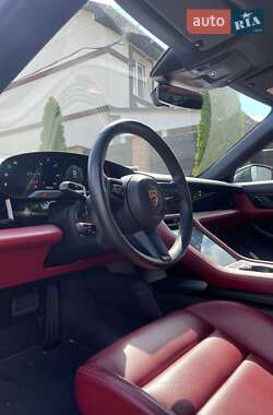 Седан Porsche Taycan 2020 в 