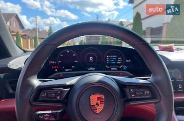 Седан Porsche Taycan 2020 в 