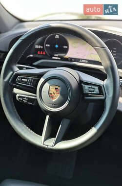 Седан Porsche Taycan 2022 в 