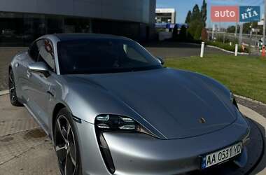 Седан Porsche Taycan 2020 в 