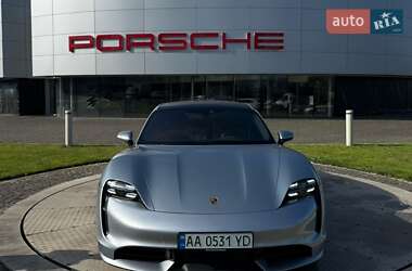 Седан Porsche Taycan 2020 в 