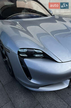 Седан Porsche Taycan 2020 в 