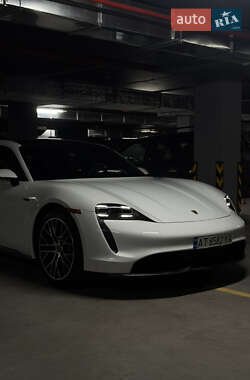 Седан Porsche Taycan 2023 в 